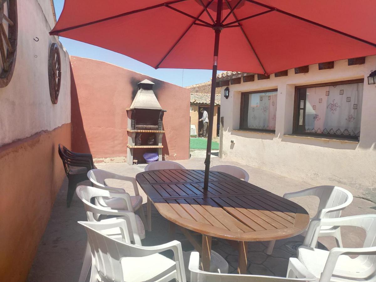La Casa Del Abuelo Simon Guest House Fuente el Sauz Екстериор снимка